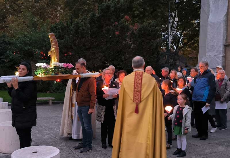 Procession-151025